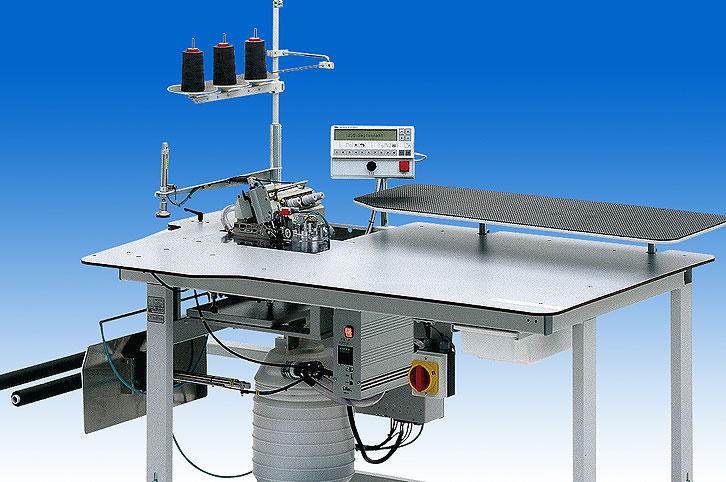 Single-head overlock units machine for serging of long and shorts seams